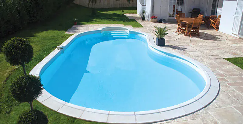 Piscină cu Forme Libere